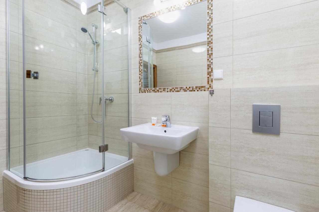 Platan City Centre Apartment By Noclegi Renters Swinoujscie Bagian luar foto