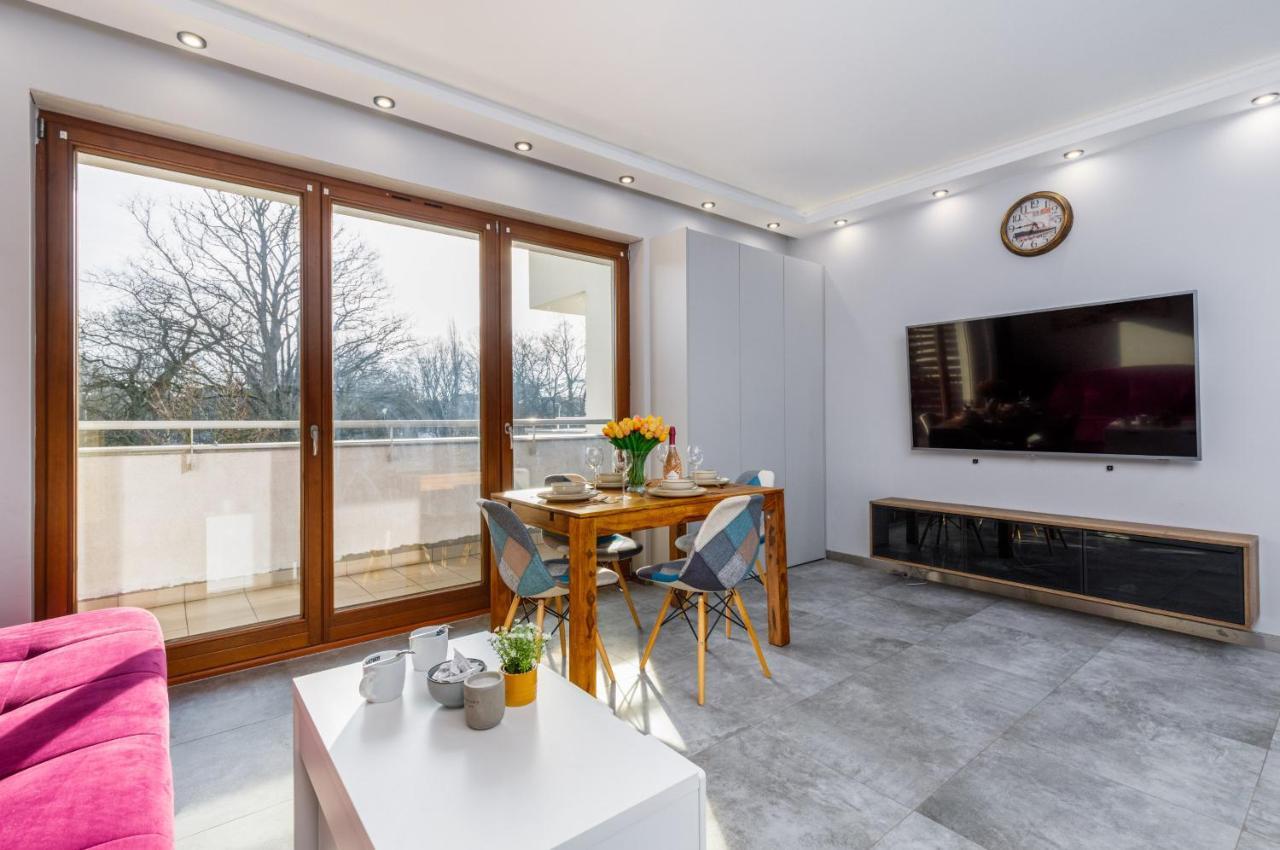 Platan City Centre Apartment By Noclegi Renters Swinoujscie Bagian luar foto